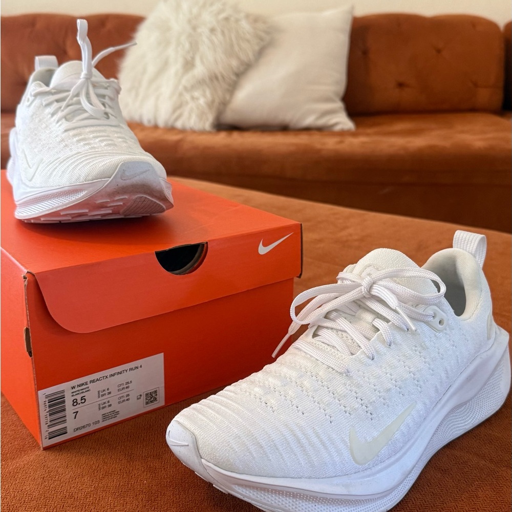 8.5 Nike Women's White Athletic Sneakers